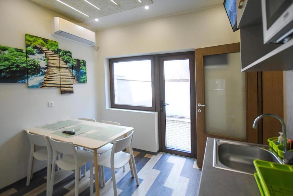 Atrijum Apartments And Rooms Kladovo Zewnętrze zdjęcie